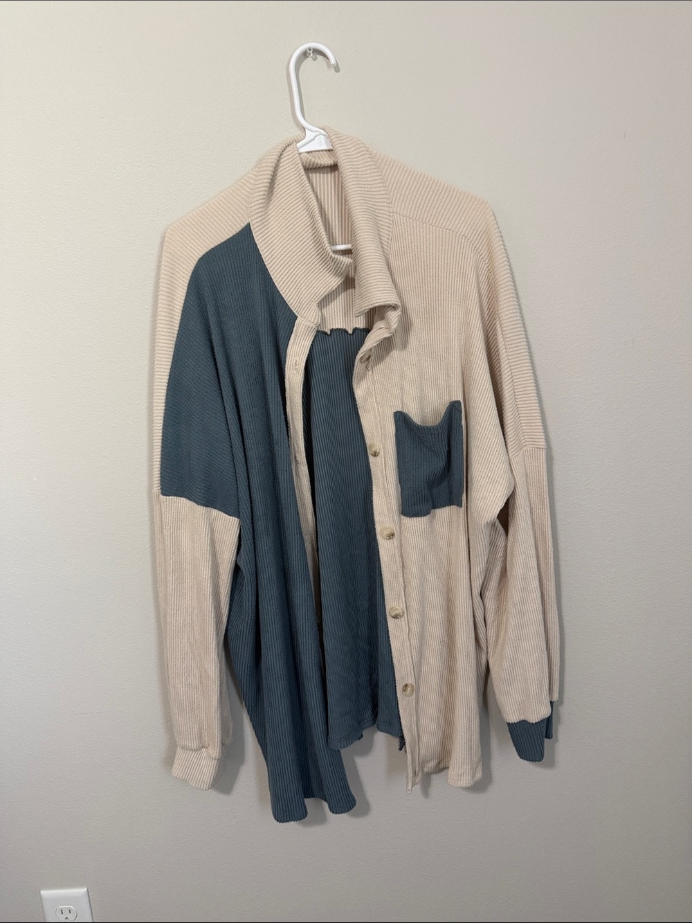 Women’s Two-Tone Beige and Slate Blue Button-Up Cardigan